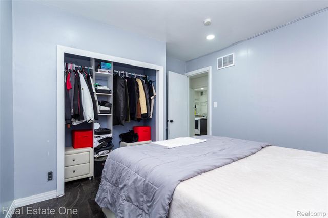 3902 Ziegler Street, Dearborn Heights, MI 48125