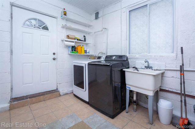 3902 Ziegler Street, Dearborn Heights, MI 48125