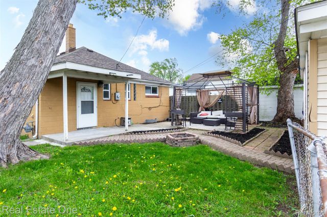 3902 Ziegler Street, Dearborn Heights, MI 48125