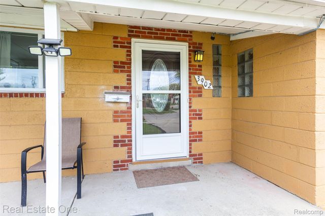 3902 Ziegler Street, Dearborn Heights, MI 48125