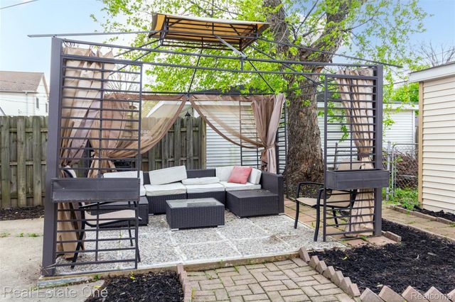 3902 Ziegler Street, Dearborn Heights, MI 48125