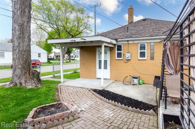 3902 Ziegler Street, Dearborn Heights, MI 48125