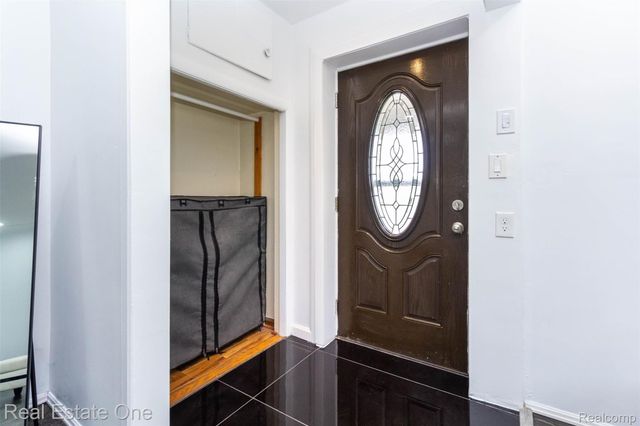 3902 Ziegler Street, Dearborn Heights, MI 48125