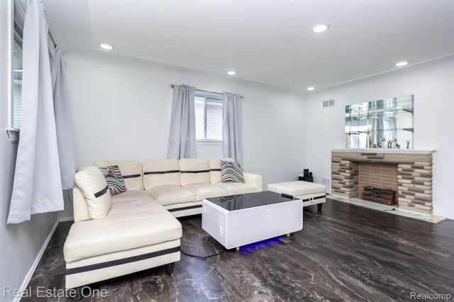 3902 Ziegler Street, Dearborn Heights, MI 48125