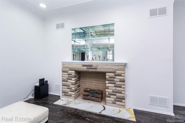 3902 Ziegler Street, Dearborn Heights, MI 48125