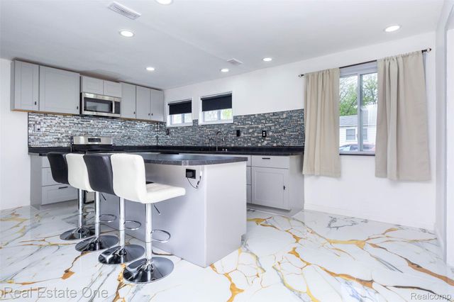 3902 Ziegler Street, Dearborn Heights, MI 48125