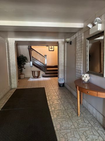 4736 N Magnolia Avenue 2, Chicago, IL 60640