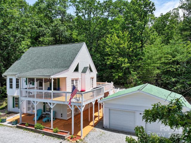 186 Hawks Point Drive, Zirconia, NC 28790