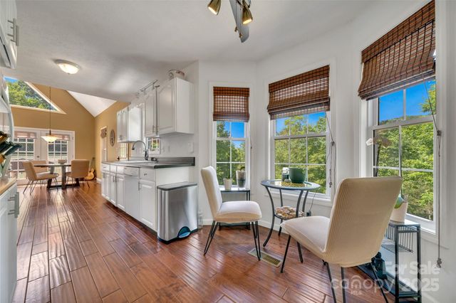 186 Hawks Point Drive, Zirconia, NC 28790