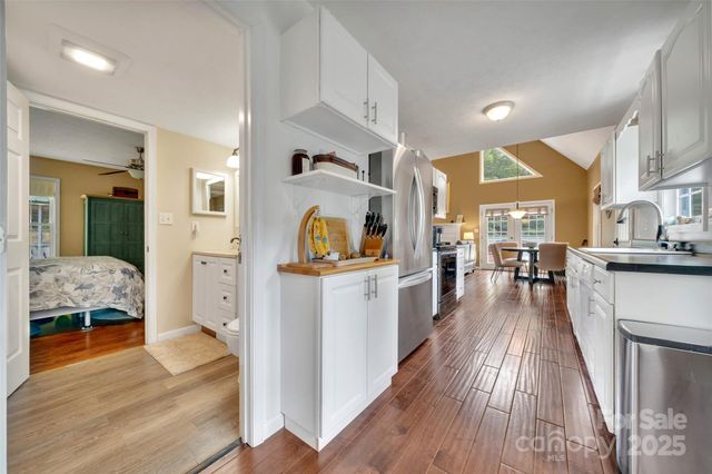 186 Hawks Point Drive, Zirconia, NC 28790