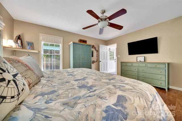 186 Hawks Point Drive, Zirconia, NC 28790