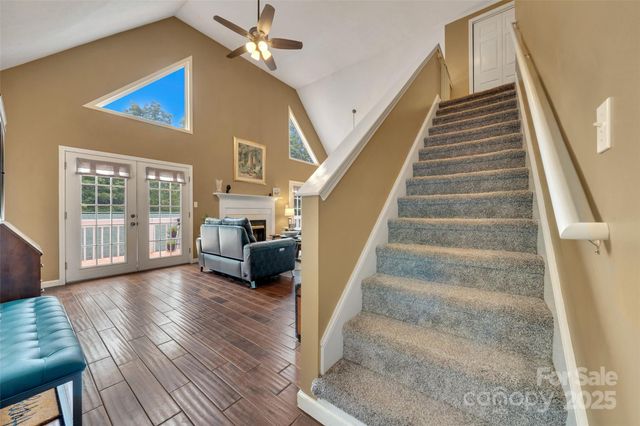 186 Hawks Point Drive, Zirconia, NC 28790