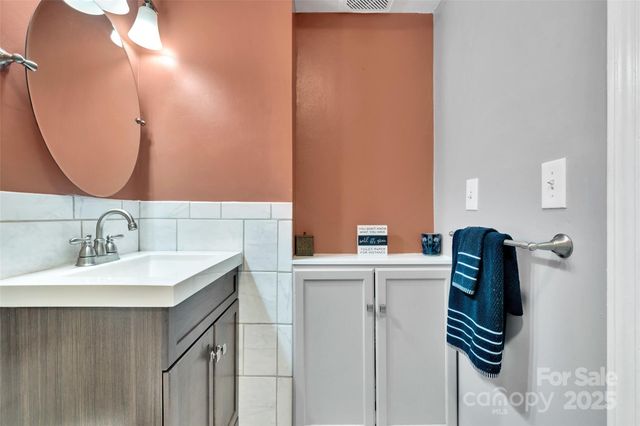 186 Hawks Point Drive, Zirconia, NC 28790