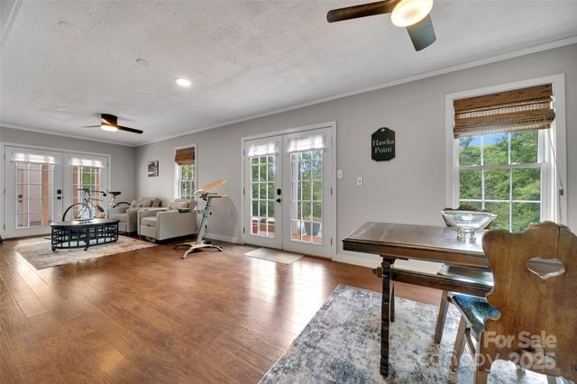 186 Hawks Point Drive, Zirconia, NC 28790