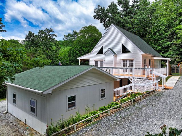 186 Hawks Point Drive, Zirconia, NC 28790