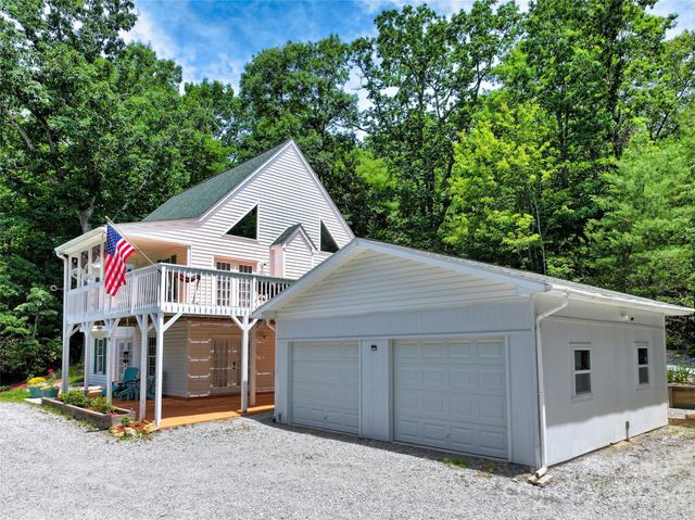 186 Hawks Point Drive, Zirconia, NC 28790