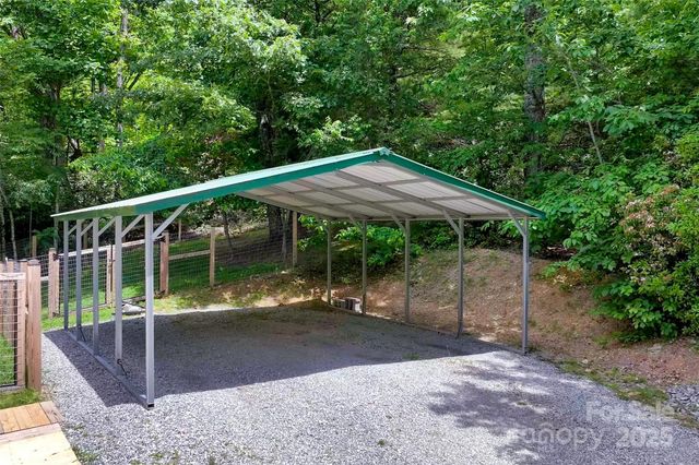 186 Hawks Point Drive, Zirconia, NC 28790