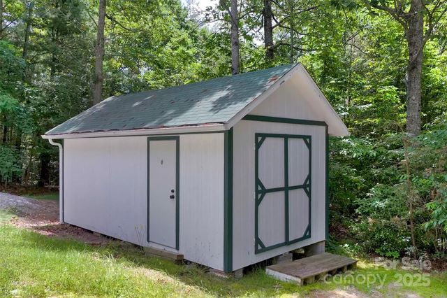 186 Hawks Point Drive, Zirconia, NC 28790