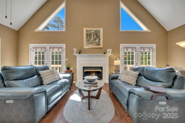 186 Hawks Point Drive, Zirconia, NC 28790