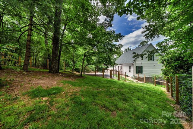 186 Hawks Point Drive, Zirconia, NC 28790