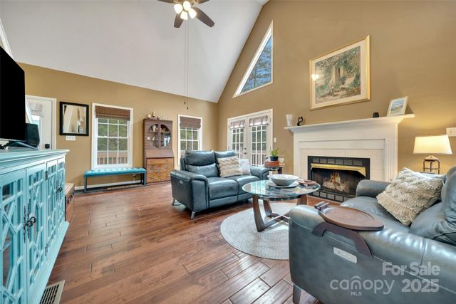 186 Hawks Point Drive, Zirconia, NC 28790