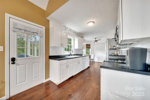 186 Hawks Point Drive, Zirconia, NC 28790