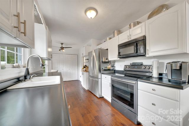 186 Hawks Point Drive, Zirconia, NC 28790