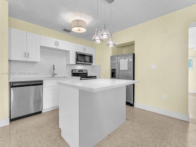 6520 SW 63rd Ct, South Miami, FL 33143