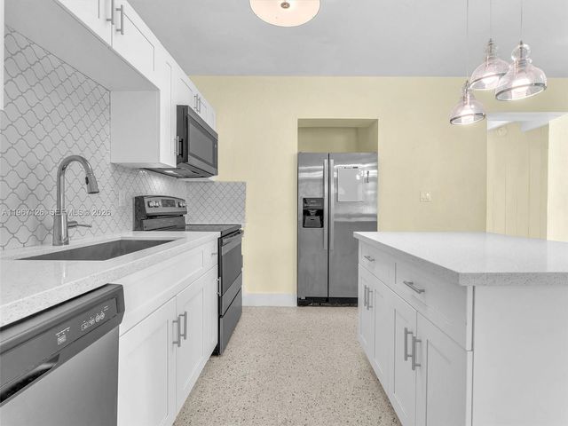 6520 SW 63rd Ct, South Miami, FL 33143