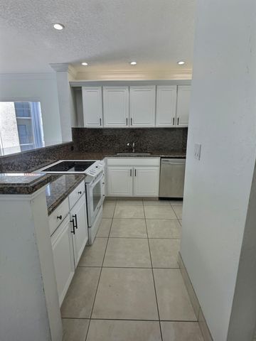 3050 Presidential Way 407, West Palm Beach, FL 33401