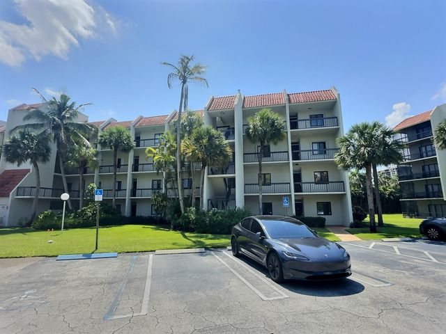 3050 Presidential Way 407, West Palm Beach, FL 33401