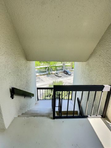 3050 Presidential Way 407, West Palm Beach, FL 33401