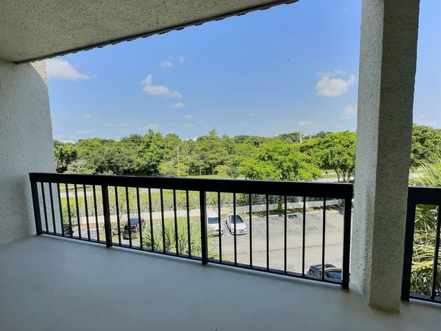 3050 Presidential Way 407, West Palm Beach, FL 33401