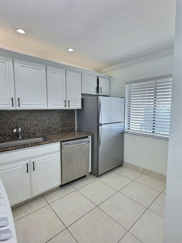 3050 Presidential Way 407, West Palm Beach, FL 33401