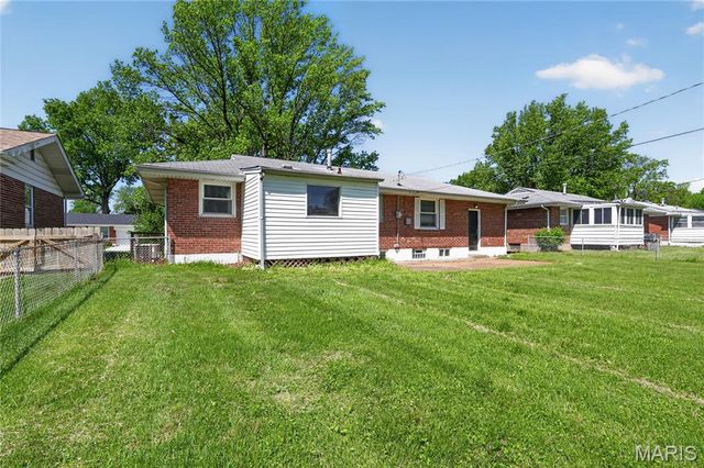 300 Rand Drive, St Louis, MO 63135