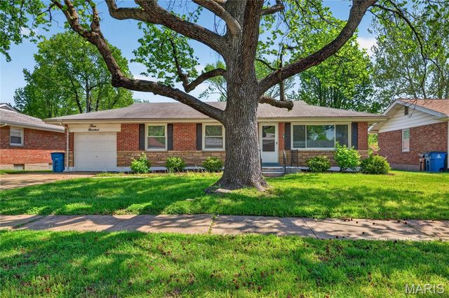 300 Rand Drive, St Louis, MO 63135