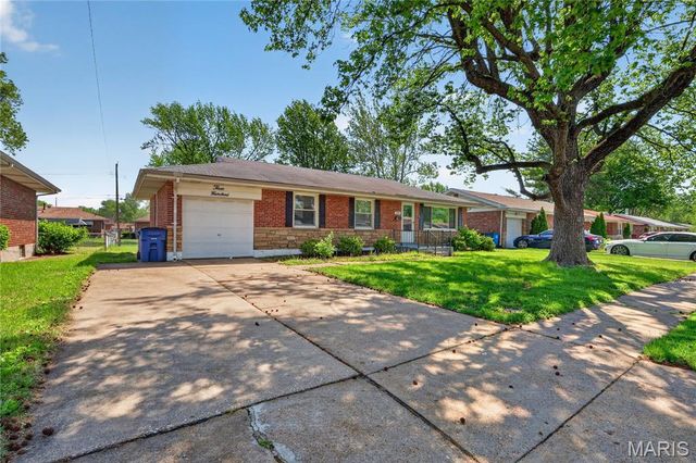 300 Rand Drive, St Louis, MO 63135