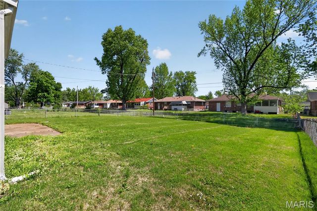 300 Rand Drive, St Louis, MO 63135