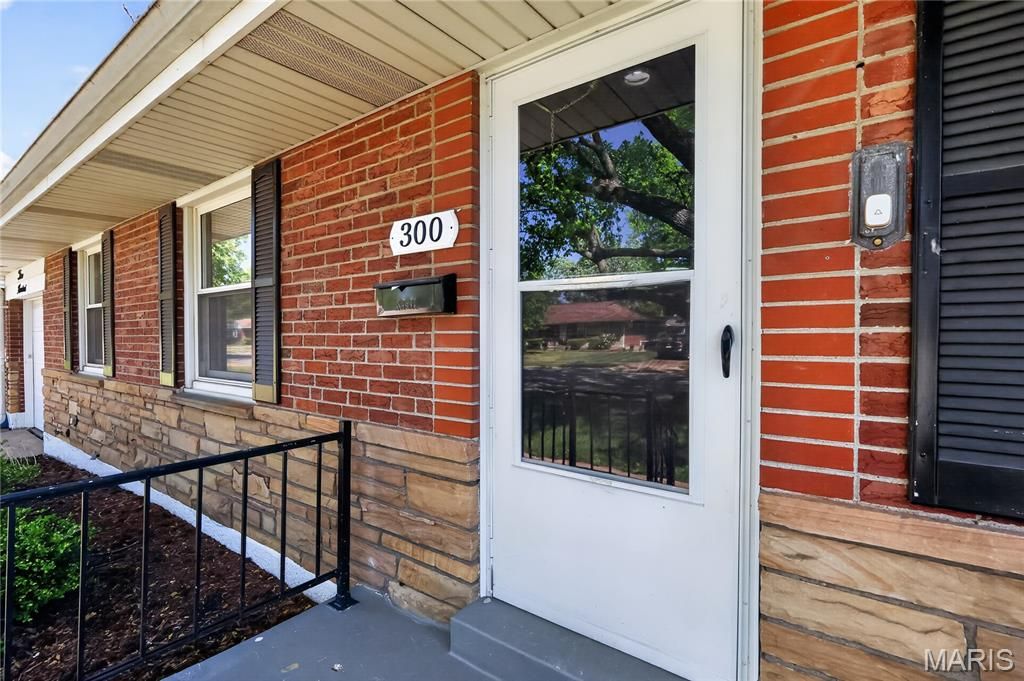 300 Rand Drive, St Louis, MO 63135