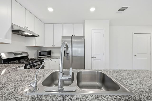 12055 Links Pkwy, San Antonio, TX 78221