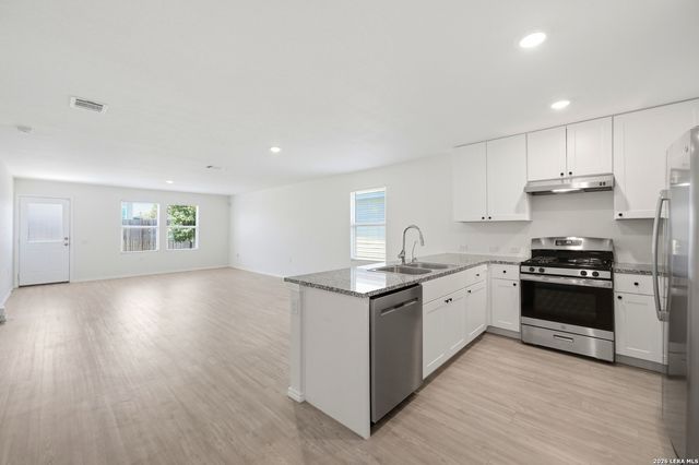 12055 Links Pkwy, San Antonio, TX 78221