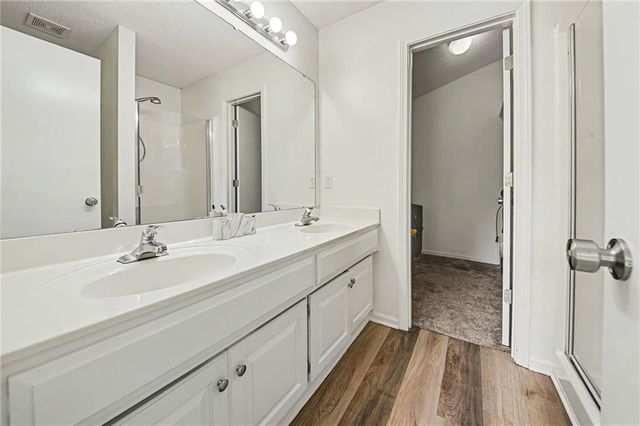 11010 N Booth Avenue, Kansas City, MO 64157