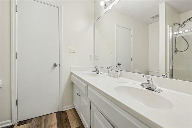 11010 N Booth Avenue, Kansas City, MO 64157