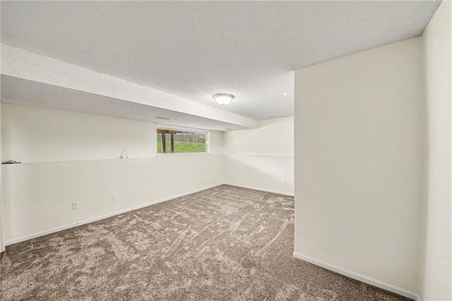 11010 N Booth Avenue, Kansas City, MO 64157
