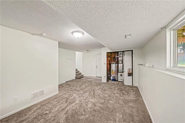 11010 N Booth Avenue, Kansas City, MO 64157