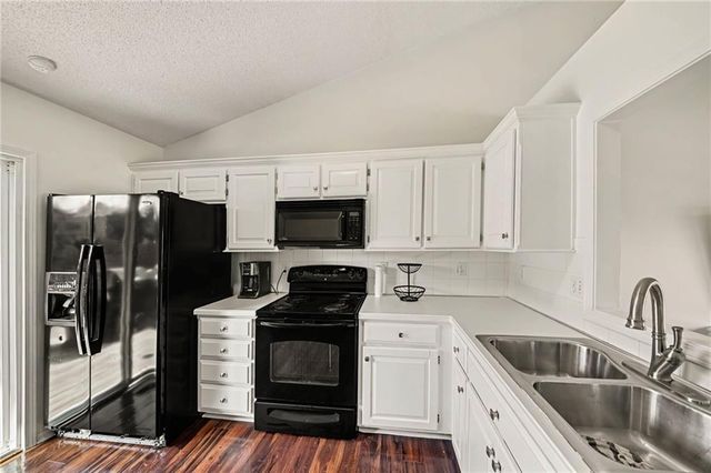 11010 N Booth Avenue, Kansas City, MO 64157