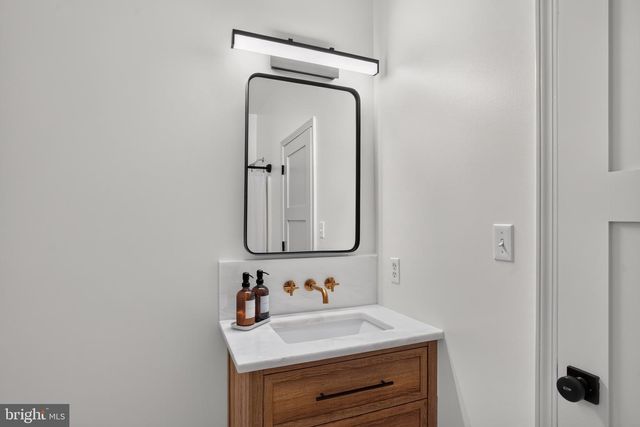 11419 FAIRFAX STATION RD, Fairfax Station, VA 22039
