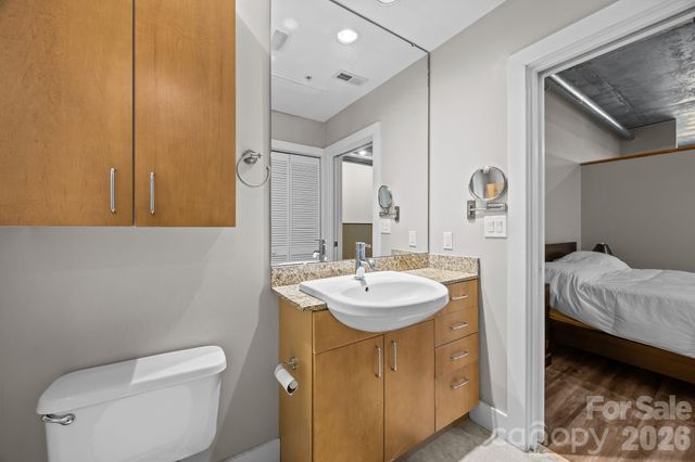 505 E 6th Street 912, Charlotte, NC 28202