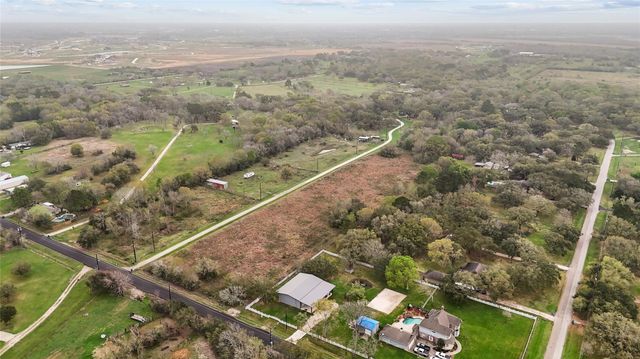 10003 Hanselman Road, Manvel, TX 77578