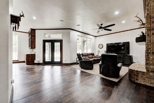 9513 S Foxmor Drive, Oklahoma City, OK 73165